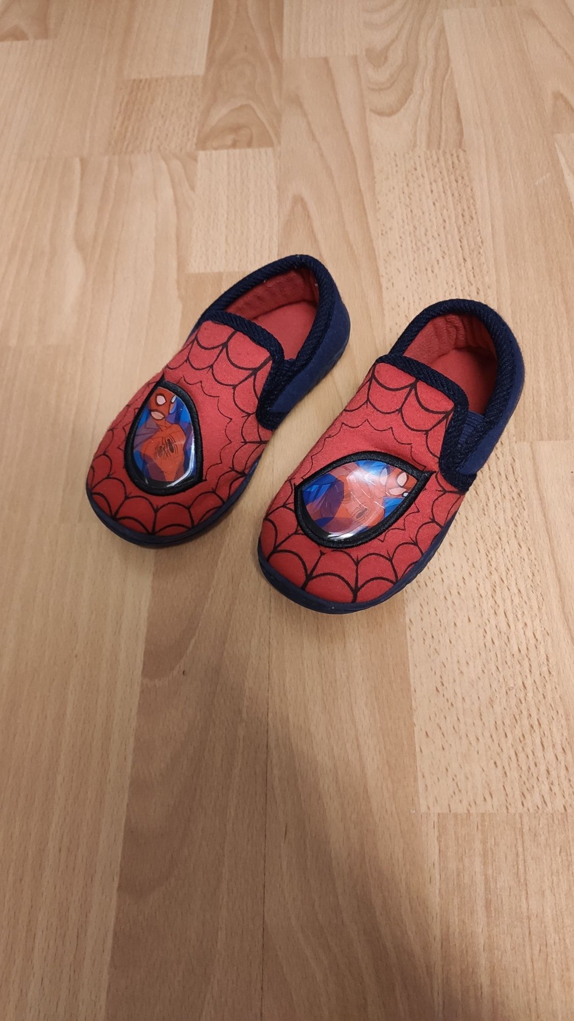 Kapcie Spiderman od C&A Rozmiar 25/26