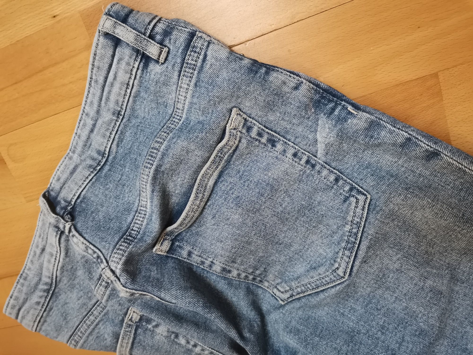 Jeansy 7/8  H&M  stan bardzo dobry, rozmiar S/M, proste, postrzepione