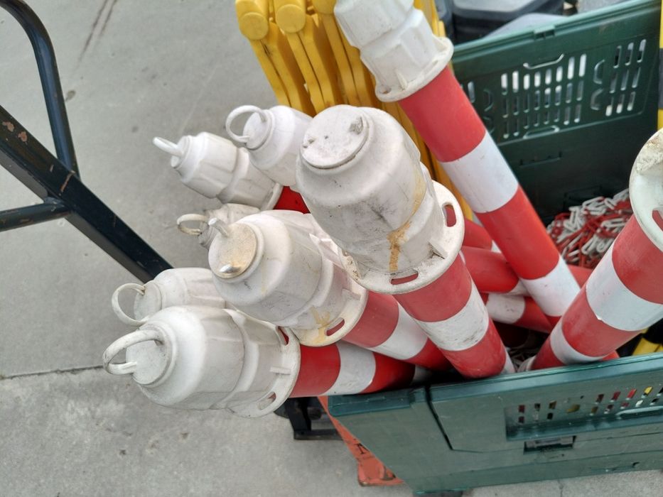 Słupek wygrodzeniowy ostrzegawczy zestaw i