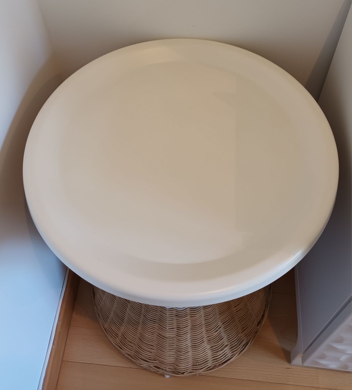 Mesa de apoio com arrumação IKEA