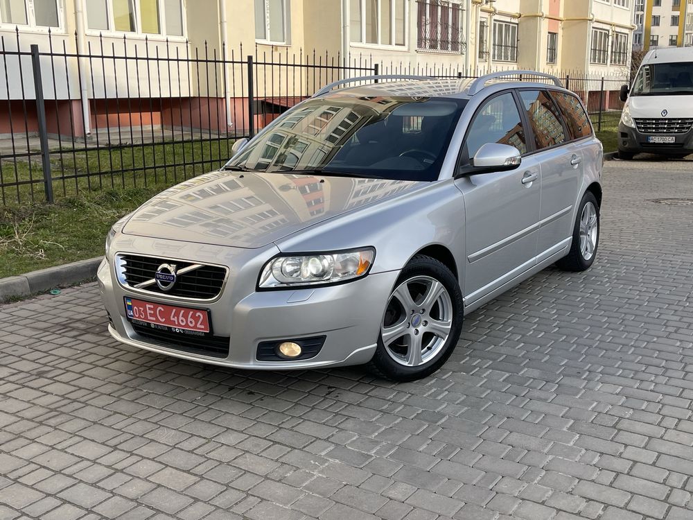 Volvo V50 чистий 2011р 1,6д 84кв DRIVE в хорошій комплектації 215400км