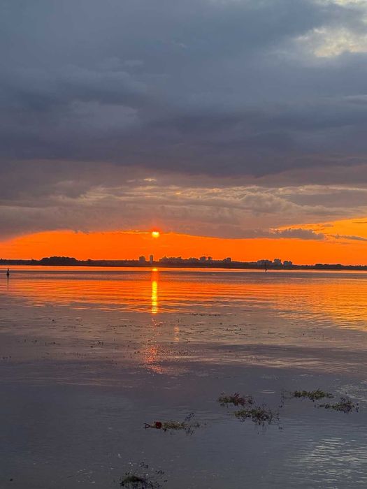 Без% Продаж сучасного будинку на березі Дніпра в Халеп"я Обухівський р