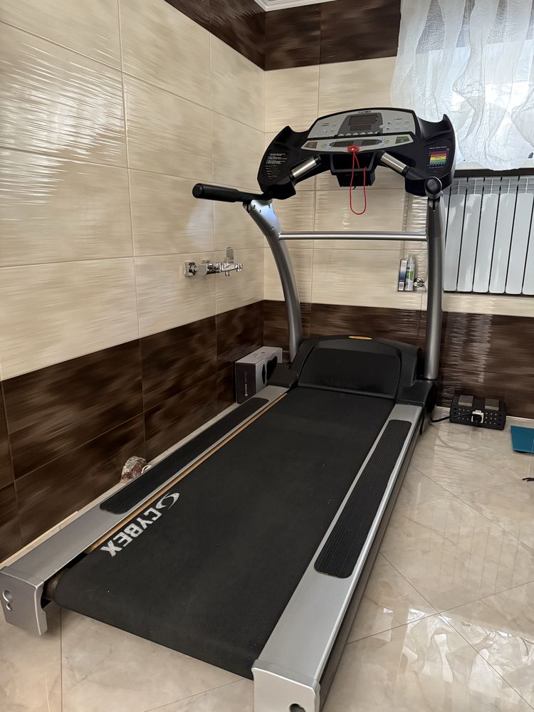 Продам беговую дорожку фирмы Cybex