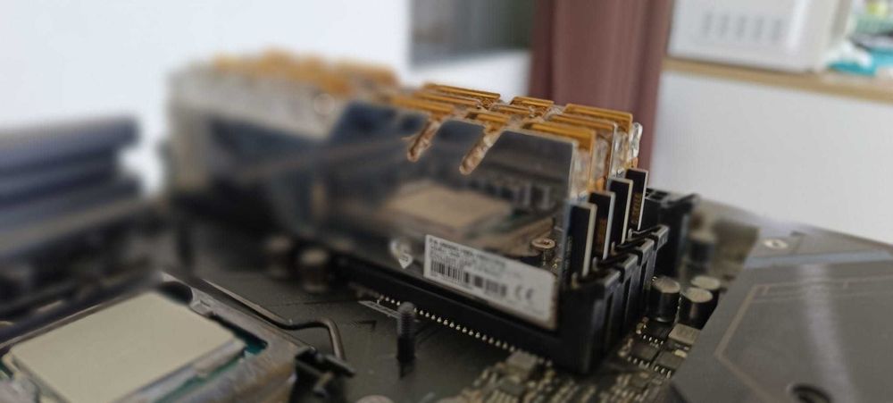 ASUS ROG MAXIMUS XI EXTREME +19 9900k + 64gb ram Trident royal