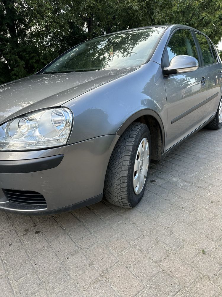 Автомобіль Volkswagen Golf 2004 1,6 Mpi