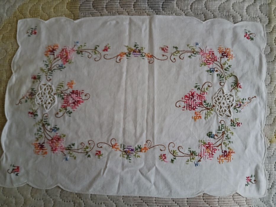 Naperon retangular em ponto de cruz