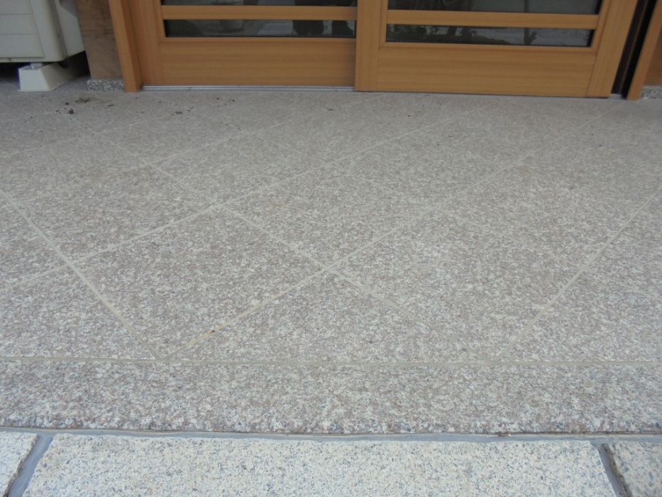 Schody  brązowy granit 150x33 zewnętrzne, wewnętrzne, gotowe stopnie