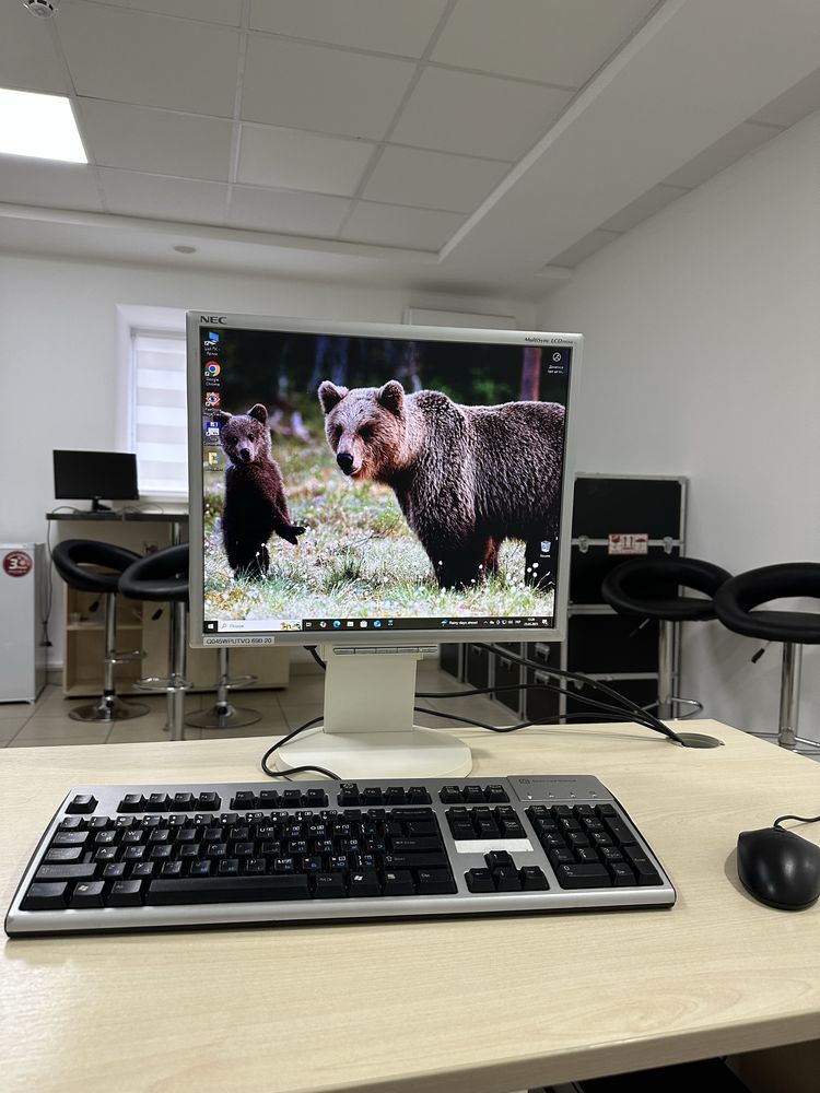 Мониторы, клавиатура,монитор,кабель vga,dvi.