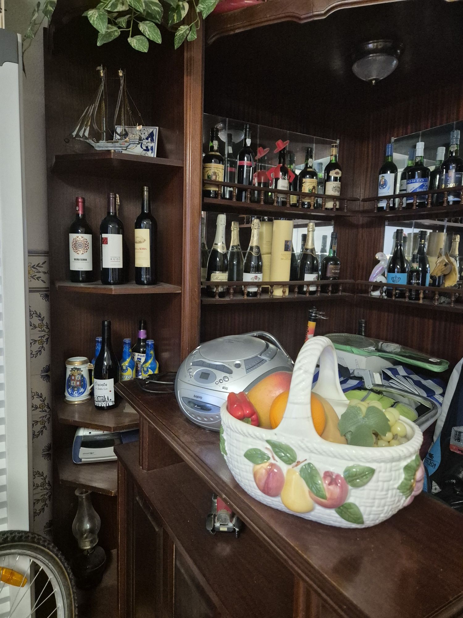 Bar de Canto Castanho Escuro