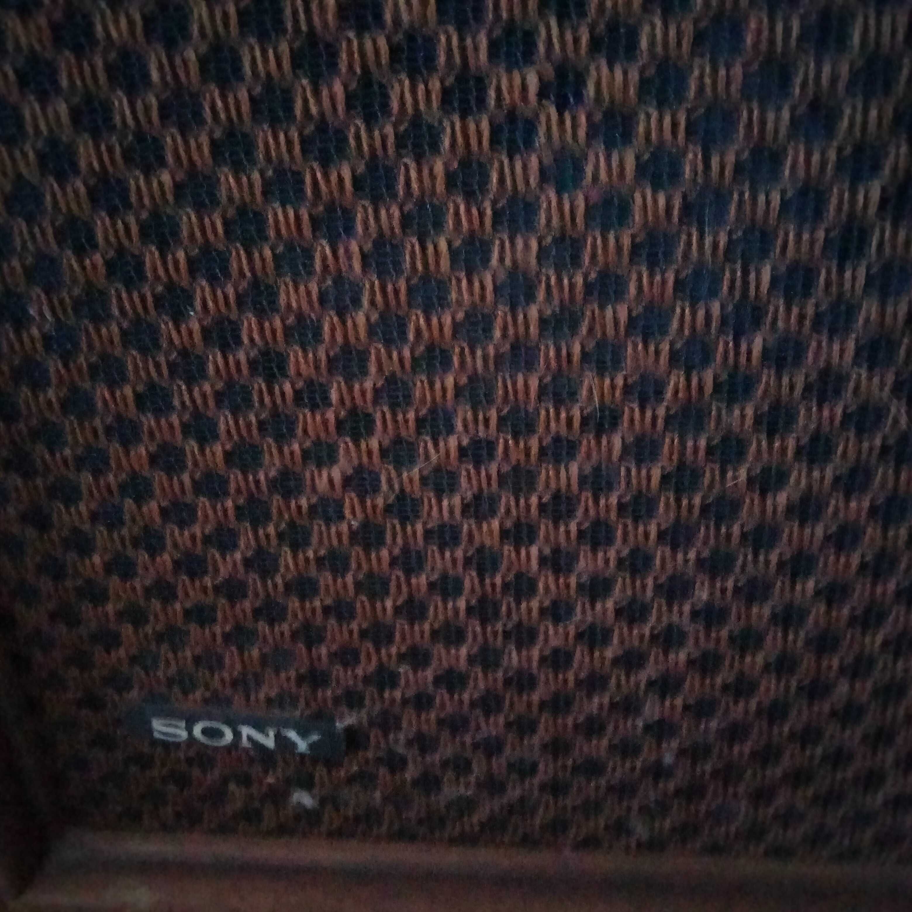 Rádio e Gira Discos Sony com duas colunas