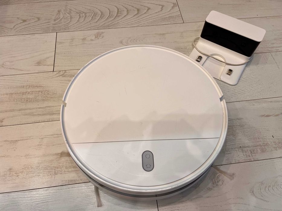 Продам робот-пилосос Xiaomi Mi Robot Vacuum-Mop Essential (MJSTG1)