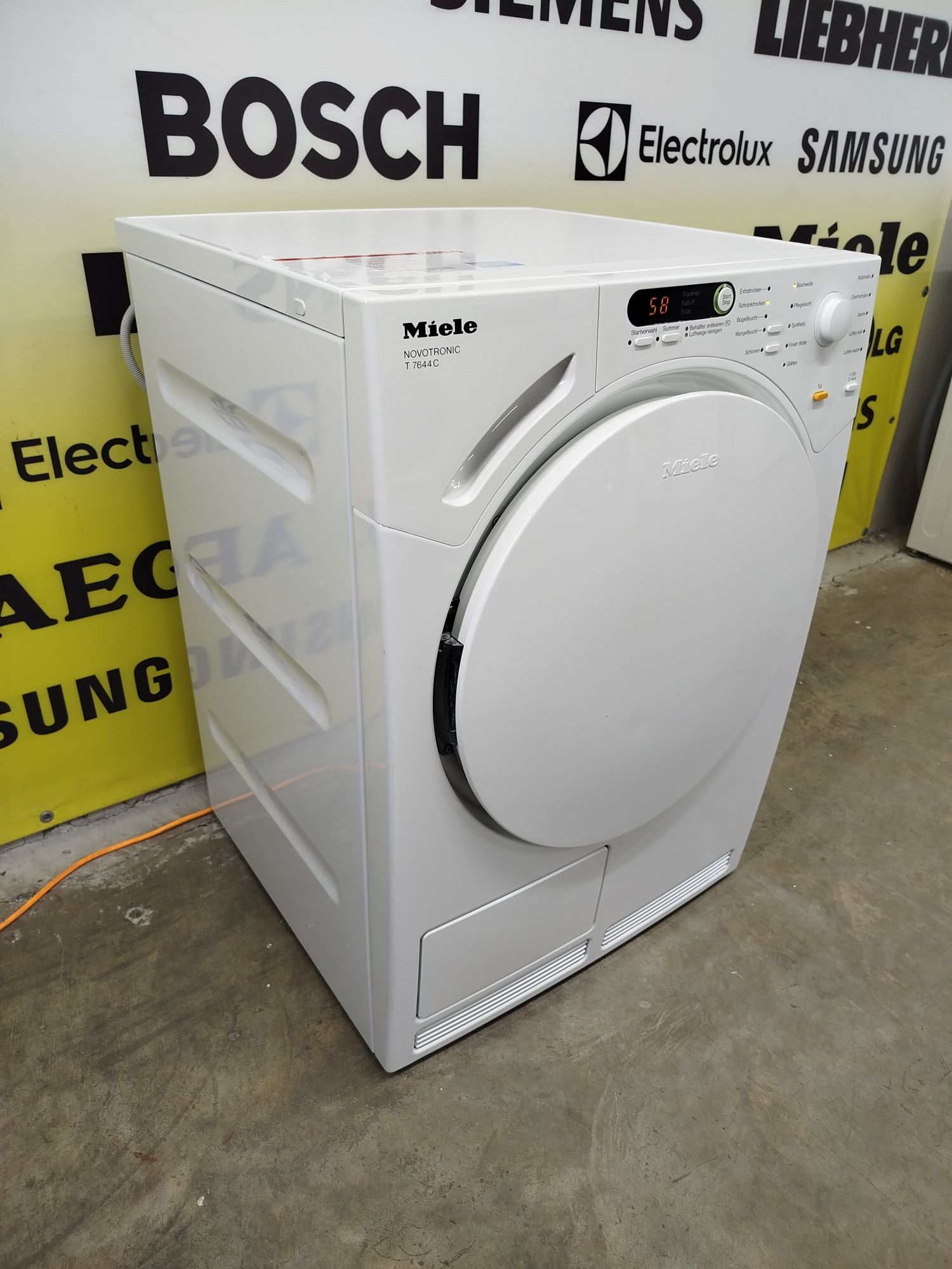 Сушка для одягу фірми Miele