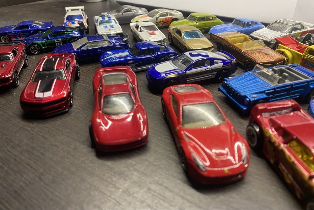 OKAZJA Zestaw 43 Autek Hot Wheels i Matchbox