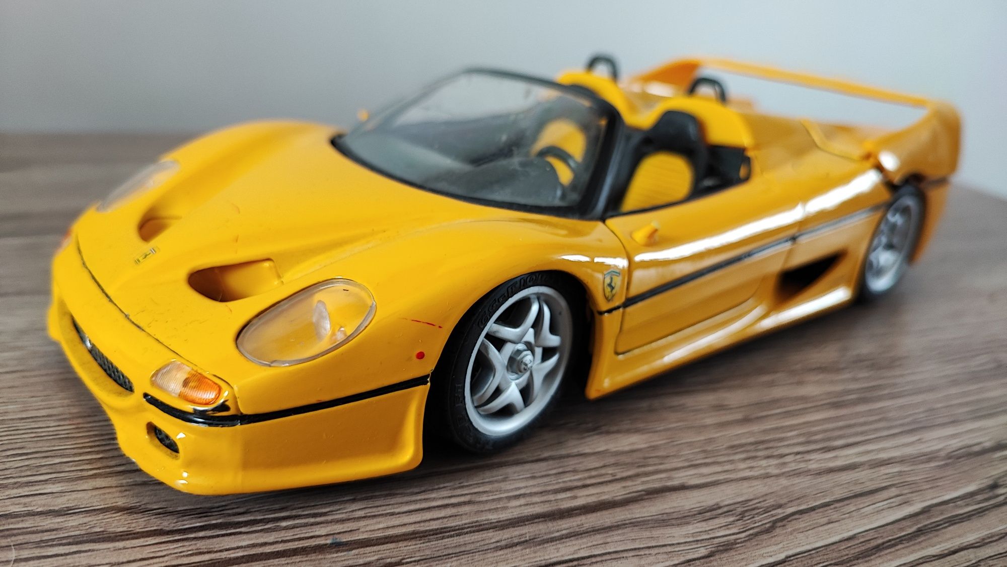 Ferrari f50 marki maisto duży model skala 1/18