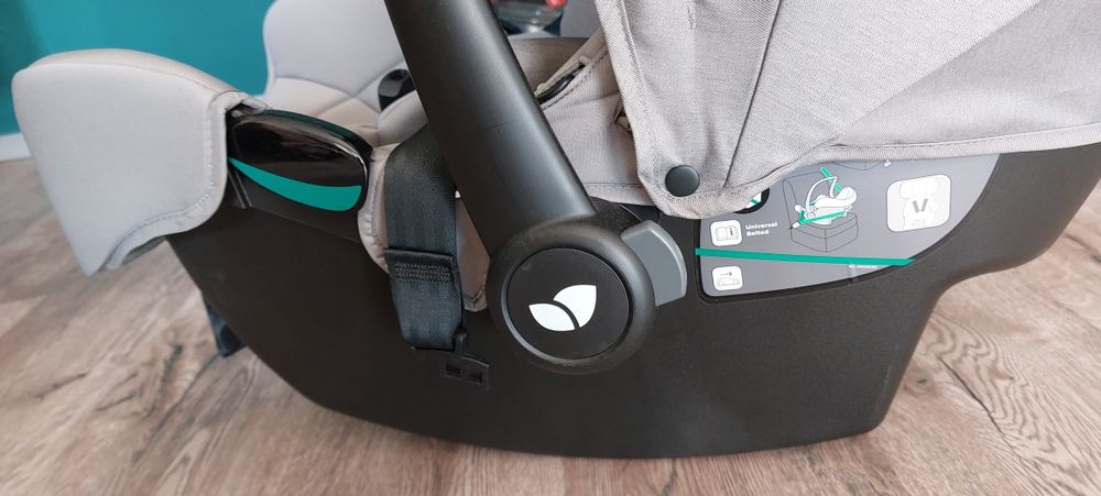 Fotelik samochodowy plus baza