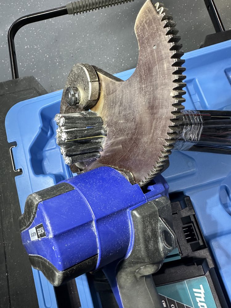 Резак для кабеля Кабелеріз акумуляторний Sicame esk50 Makita DTC103