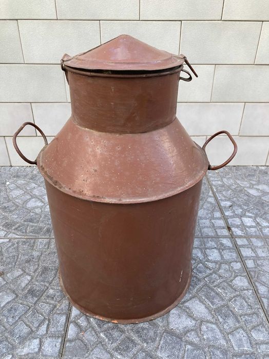 Leiteira em metal Antiga