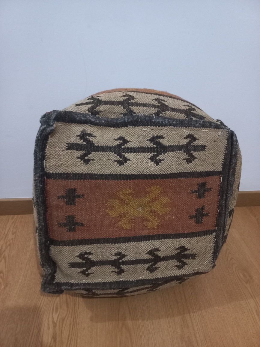 Puf tribal quadrado