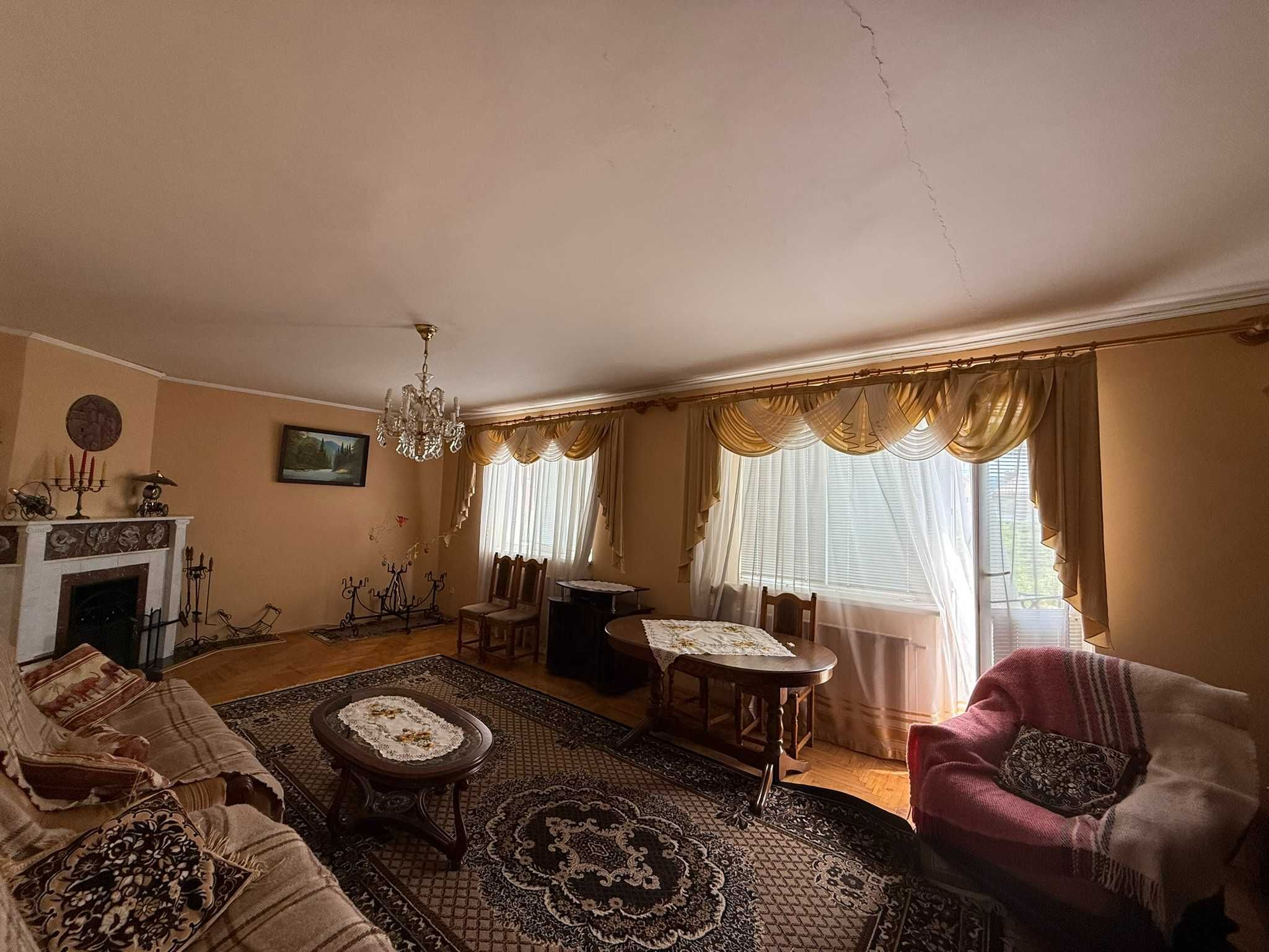Продаж будинку для великої родини або під соціальний проект