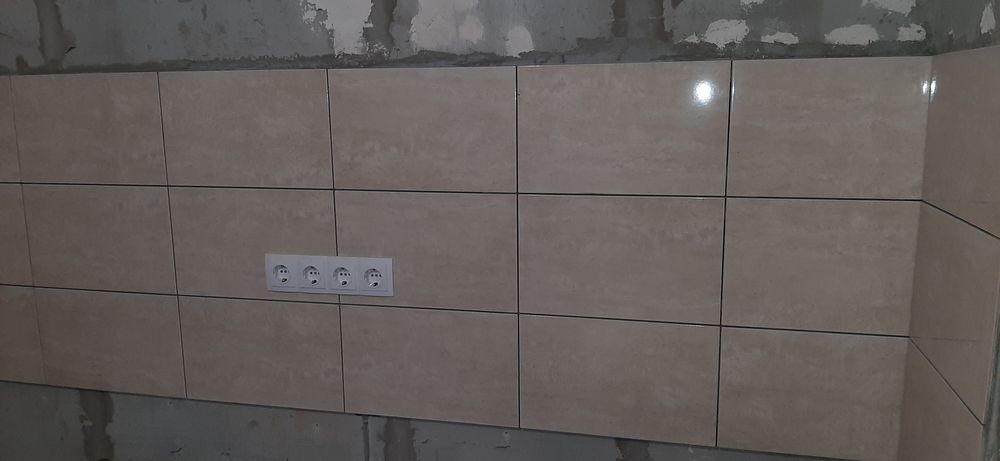 Штукатурка стін та стель, плиточні роботи.