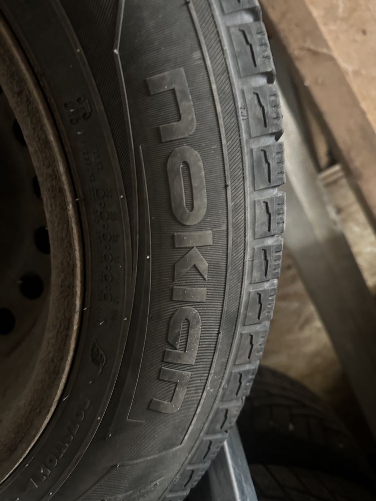 Зимові колеса на резині Nokian 215/65 r16 102r