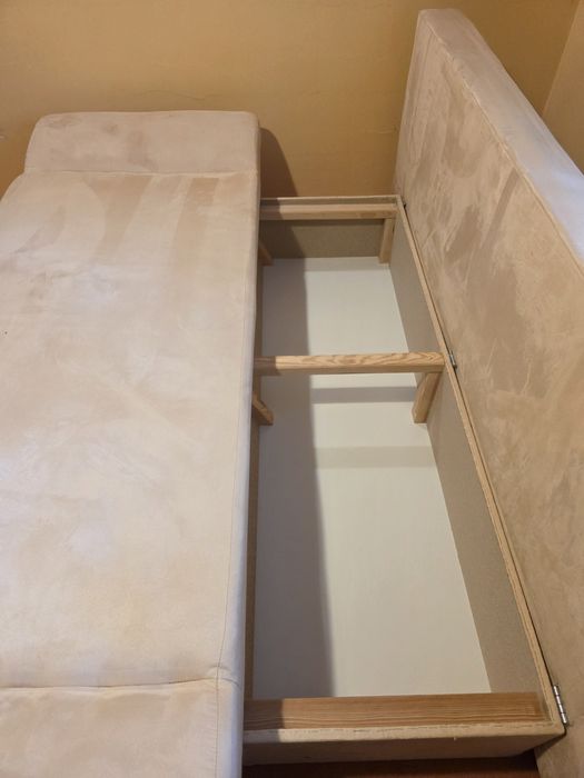 Beżowa sofa / kanapa rozkładana