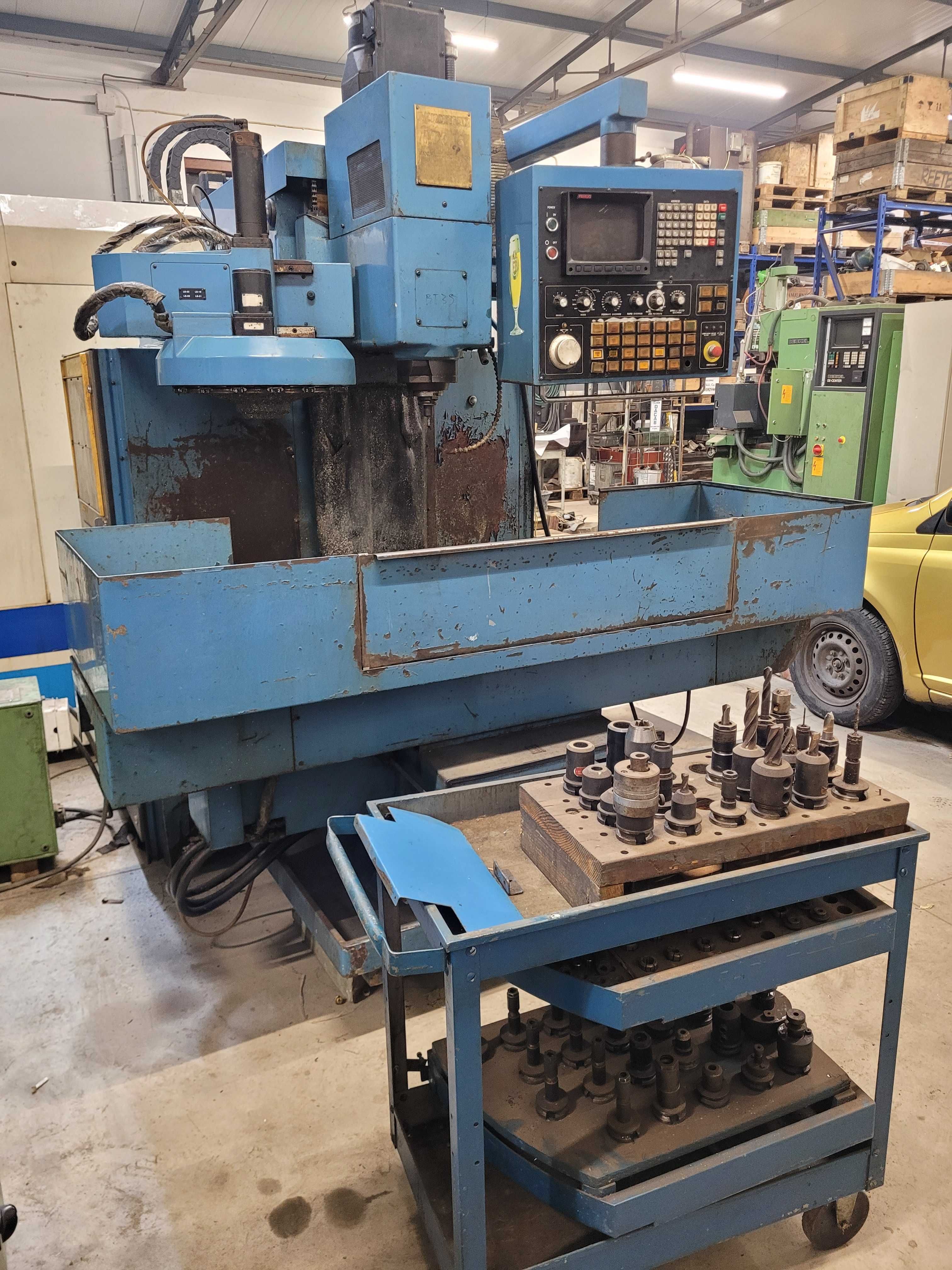 Acromax MX16 centrum obróbcze frezarka Fanuc 11M CNC oprawki BT35