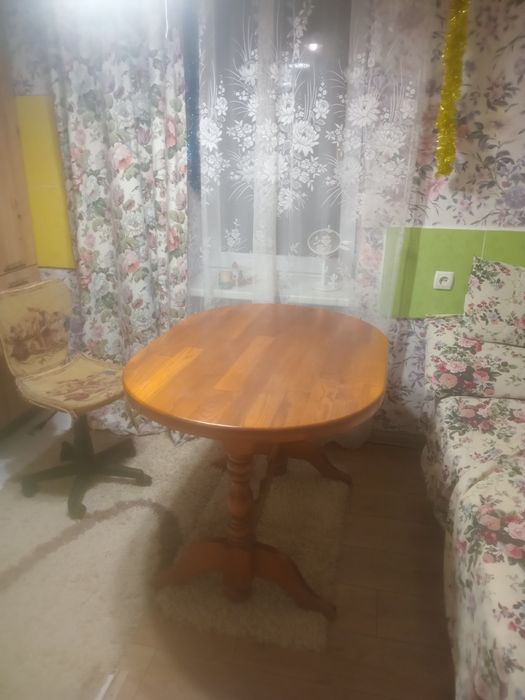 Стол кухонный,деревянный