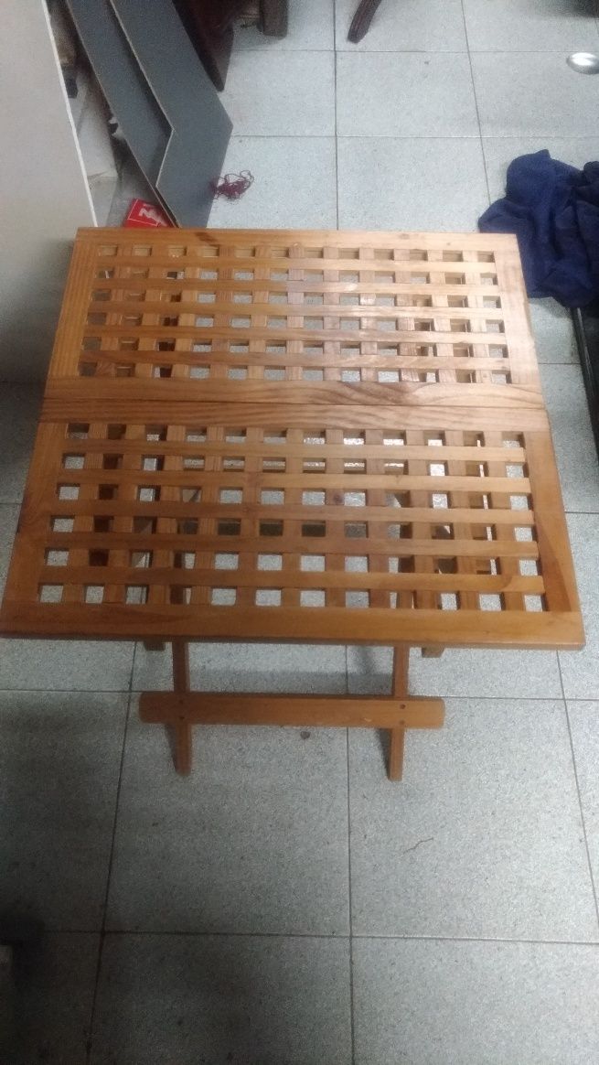 Mesa dobrável  em Madeira pinho