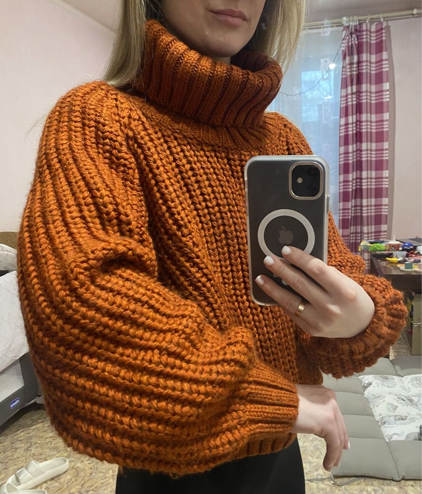 Теплый вязанный свитер