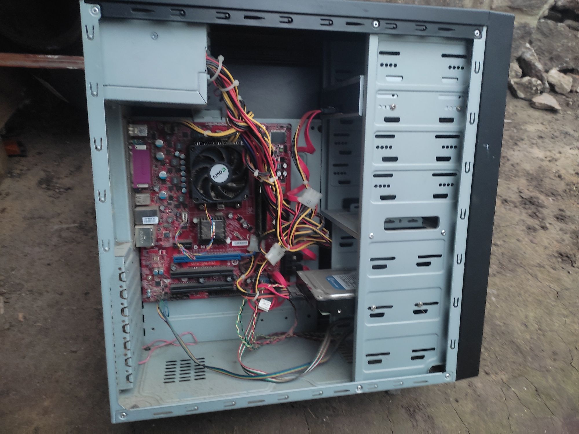 Комп'ютер надійний 500gb+хоррший 2 ядерний процесор.робить шустро.