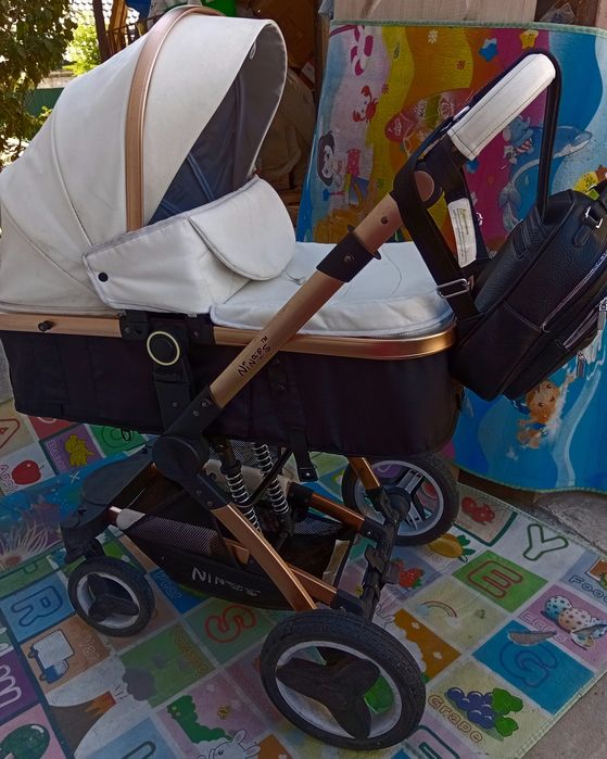 Продам детскую коляска Ninos 3 блока с автокреслом супер легкая.