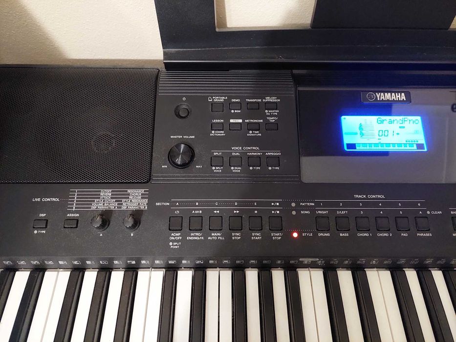 Teclado Yamaha PSR-E453