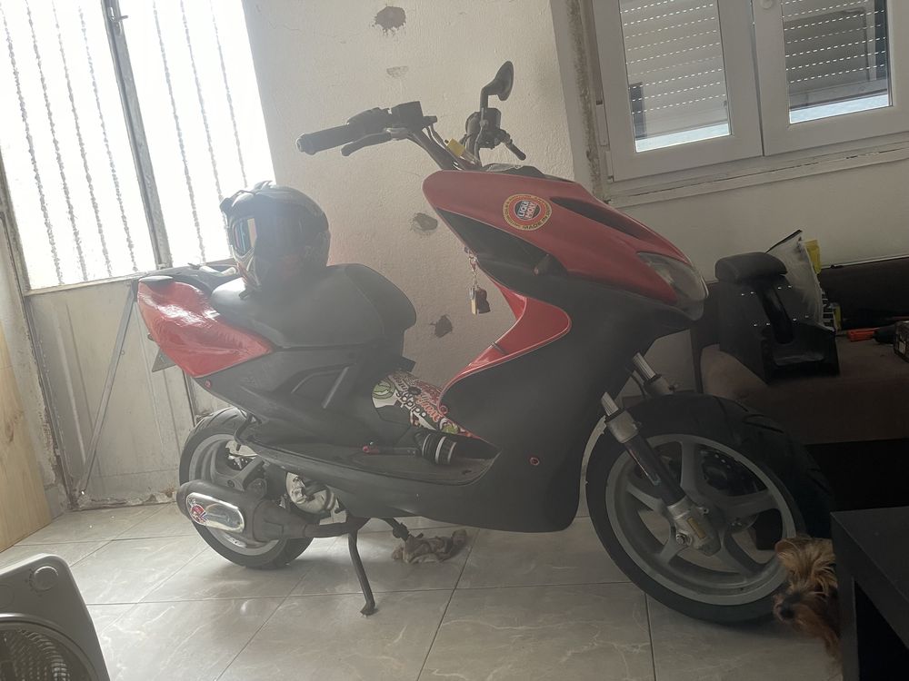Scooter 50cc a circular.   Marca naf 50 em bom estado