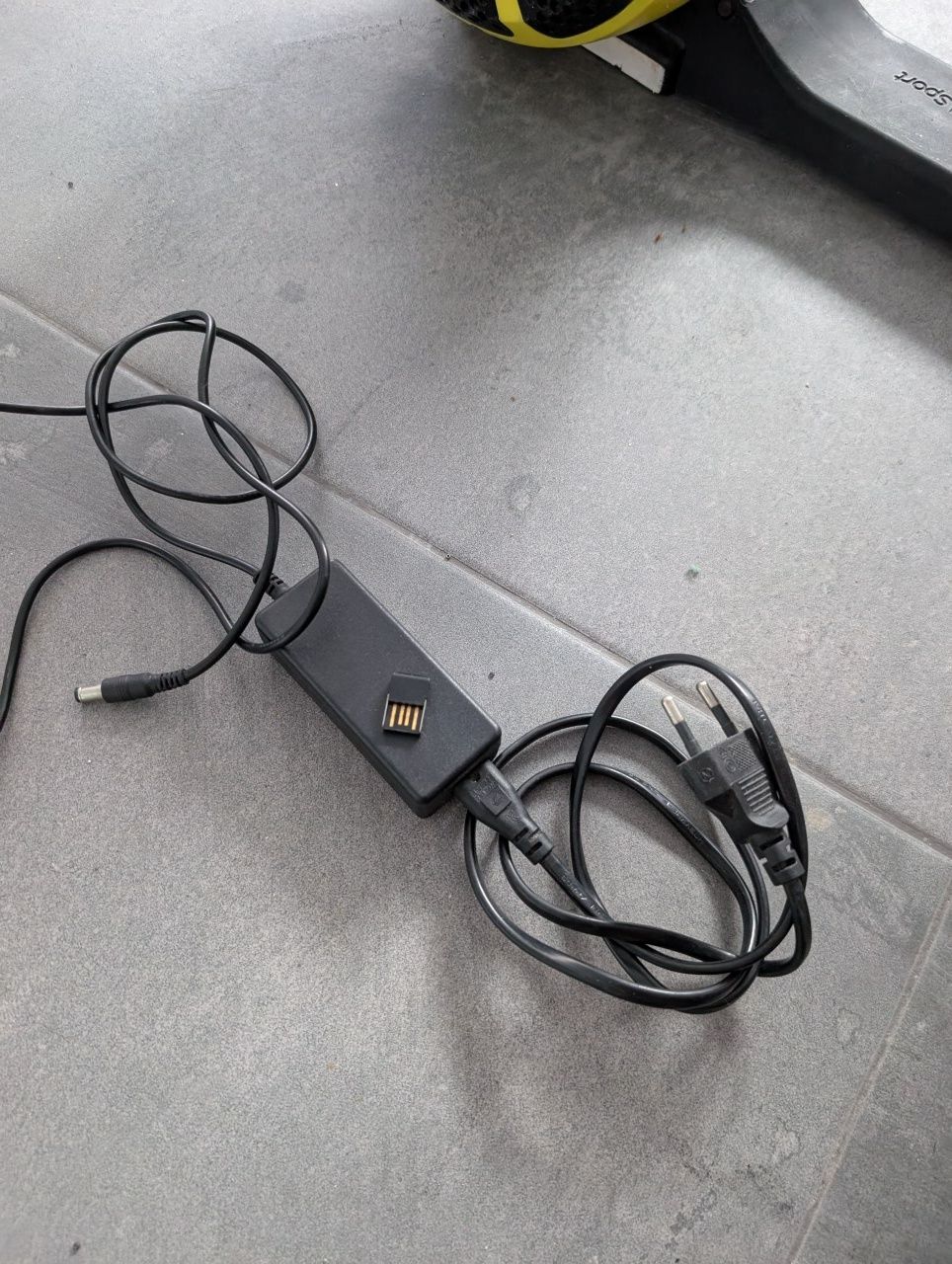 Rolo de treino Bkool Smart Pro 2 com roda e cassete incluído