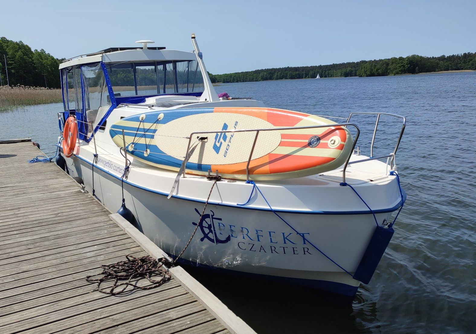 Czarter jachtu motorowego na Mazurach lato wakacje Relax 720 WJM