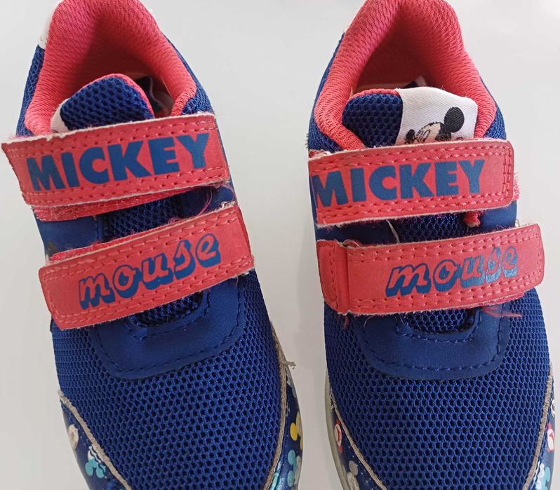 Sapatilhas Mickey tamanho 26 em bom estado