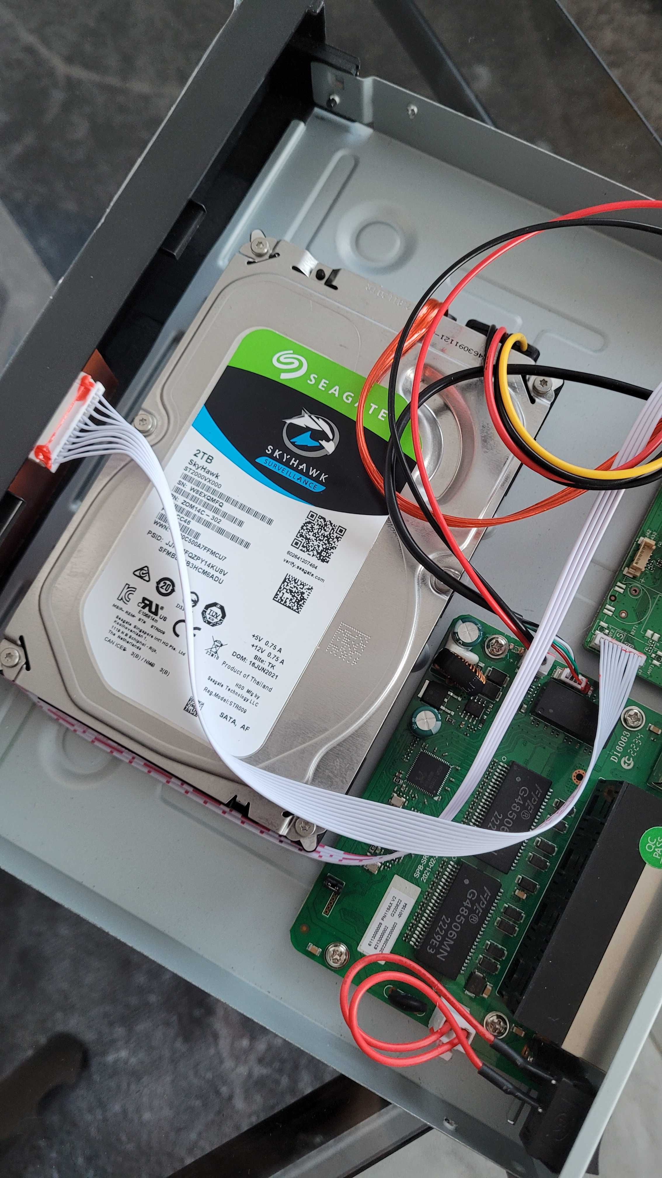 Zestaw monitoringu 4 kamery-8mpx dysk-1TB 20m kabla do KAŻDEJ POE/12V