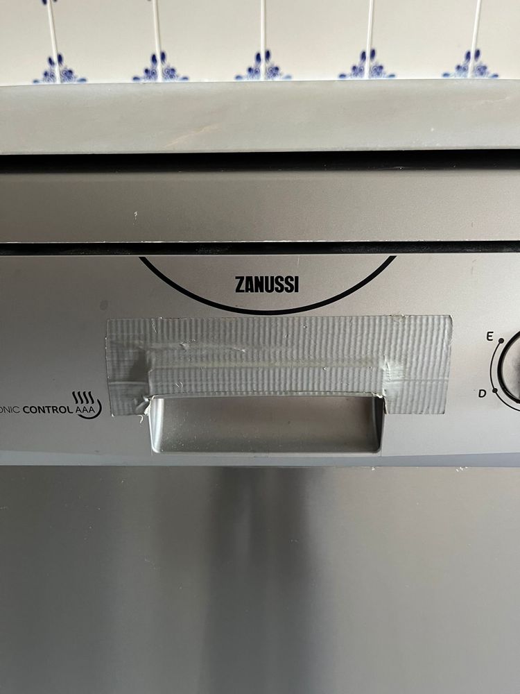 Maquina de lavar a loica zanussi