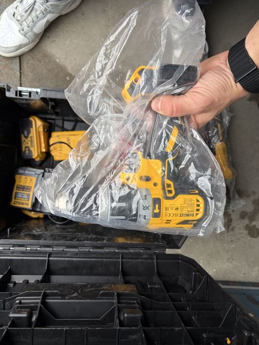 Zestaw elektronarzędzi DEWALT DCK2020P2T