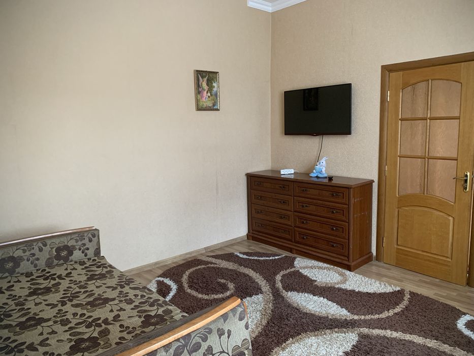 Здам 2 км квартиру в центрі подобово