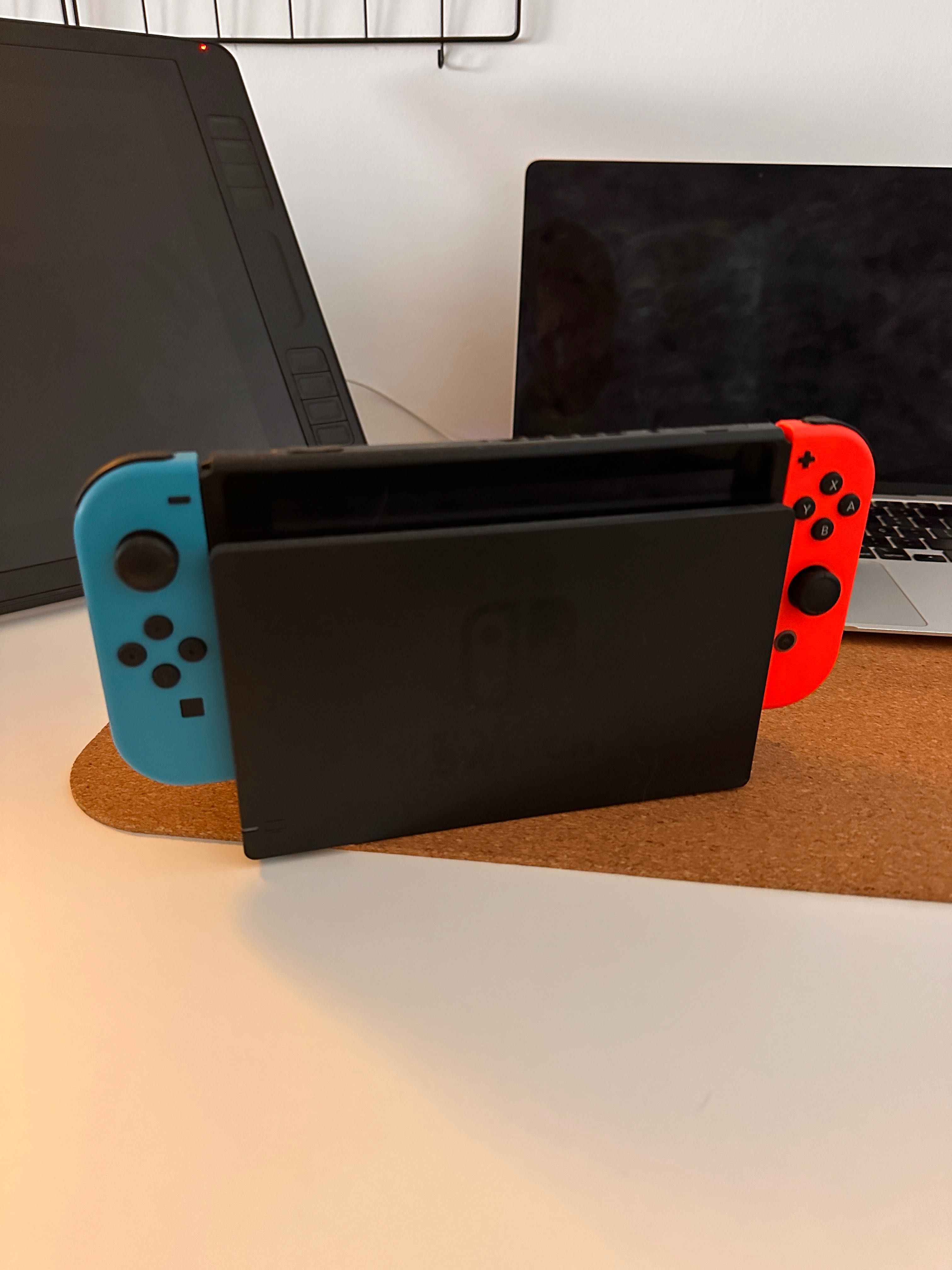Vendo Nintendo Switch v.2 com Zelda e Mario