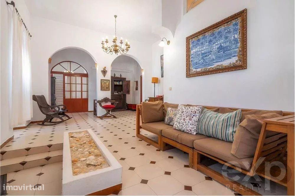 Fantástica moradia com 6 quartos e enormes terraços no centro da Fuzet