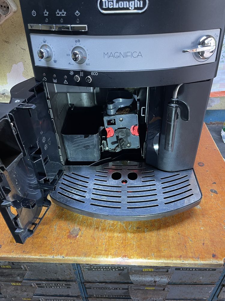 Кавомашина/Кофемашина Delonghi MAGNIFICA