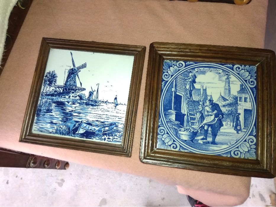 2 azulejos com moldura em madeira