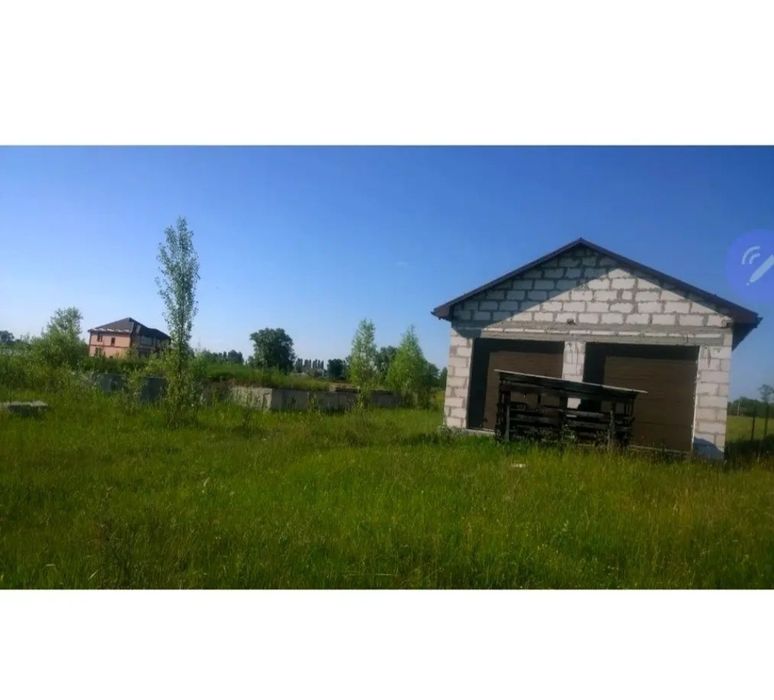 Земельна ділянка з гаражем та фундаментом під забудову