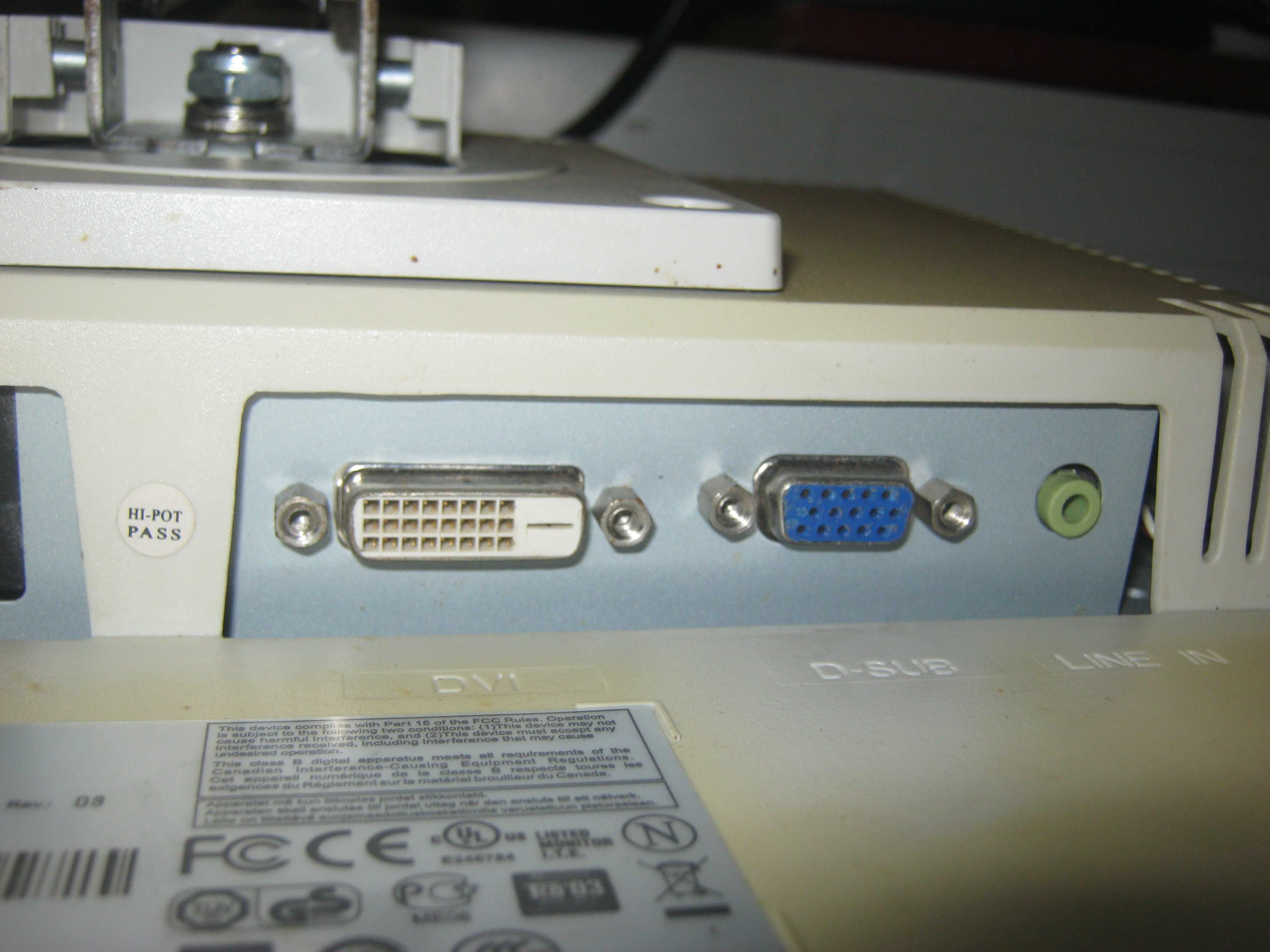 Монитор 19" LCD Fujitsu Siemens Scenicview A19-3A (VGA/DVI/динамики)