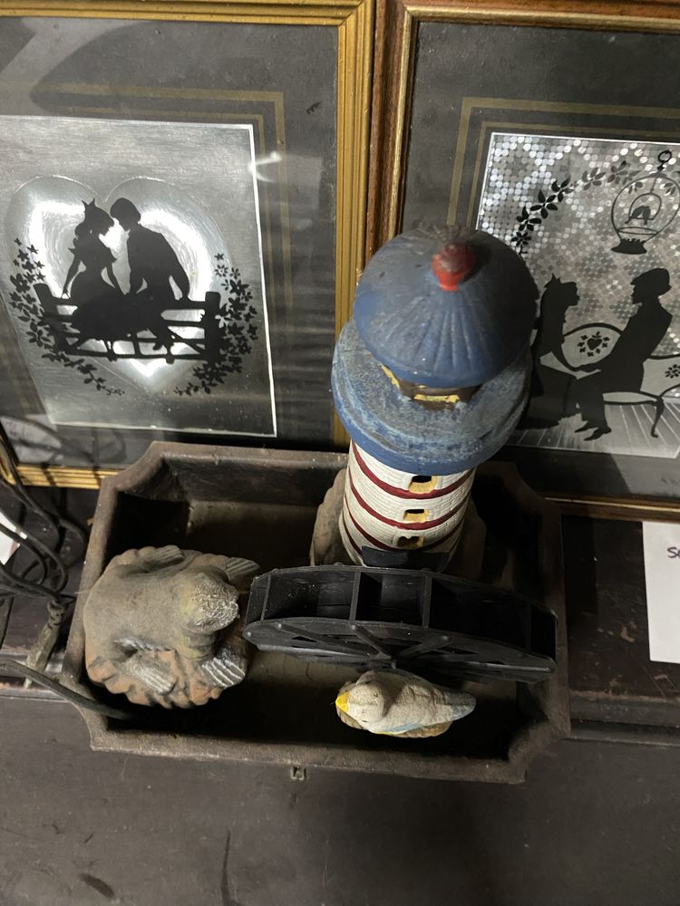 Fonte de Água Decorativa com Farol e Animais Marinhos