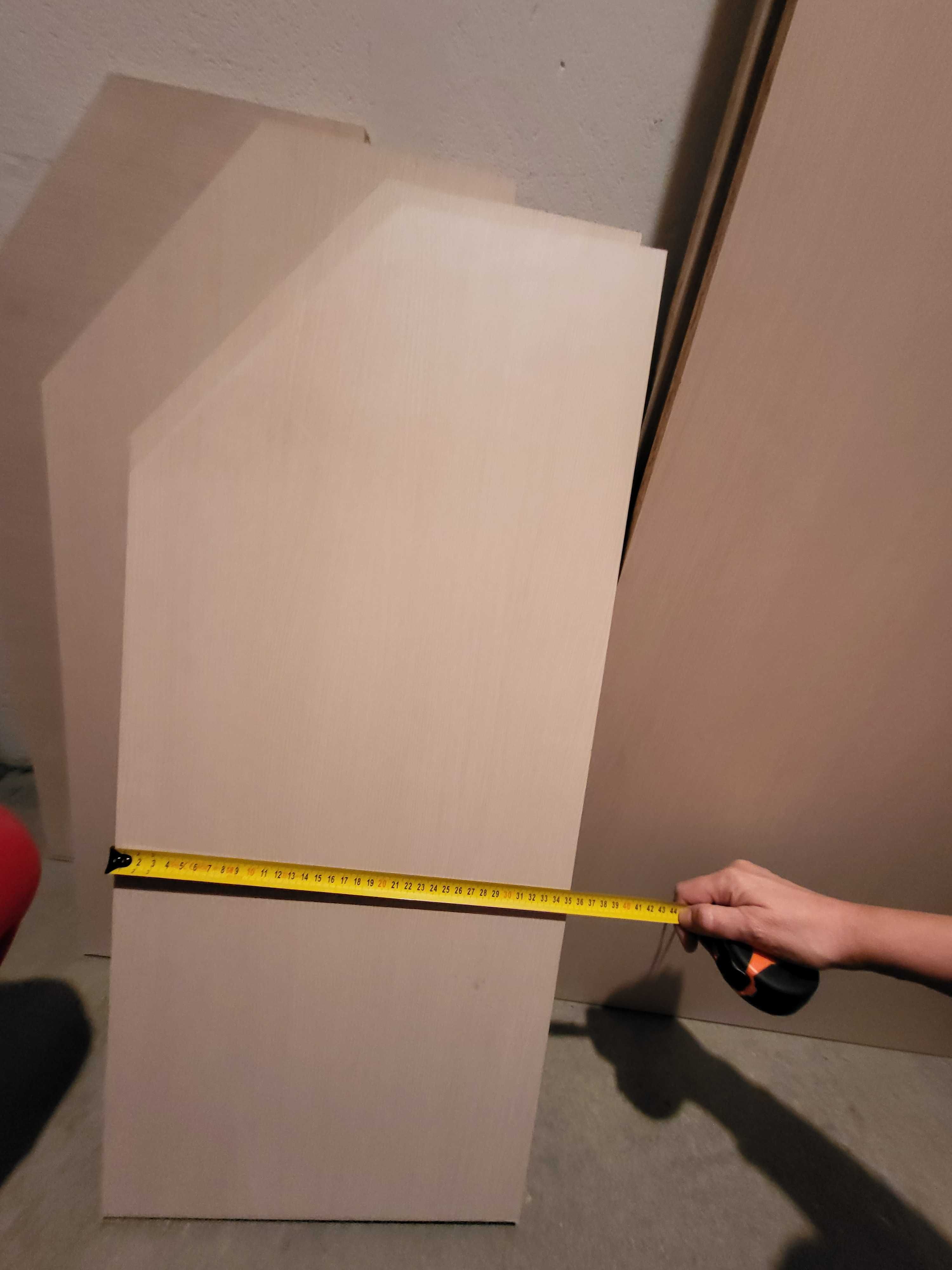 Zabudowa skosu szer. 228 cm, głęb. 60 cm i 80 cm, wys. 39 cm