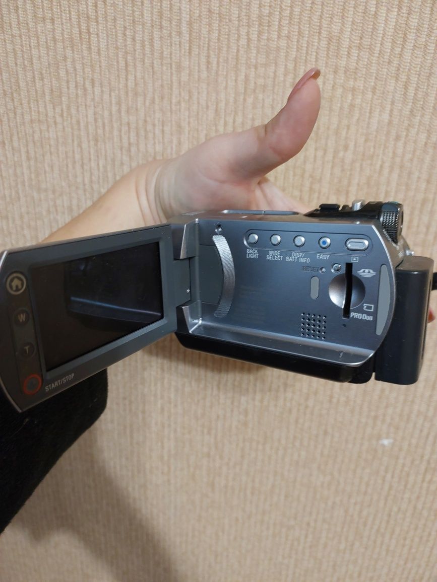 Видеокамера SONY DCR-SR62E